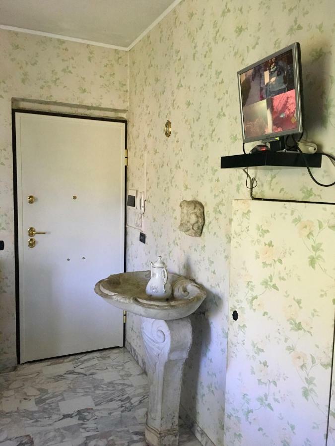 Il Nido Della Rondine Bed & Breakfast Leivi Exterior photo