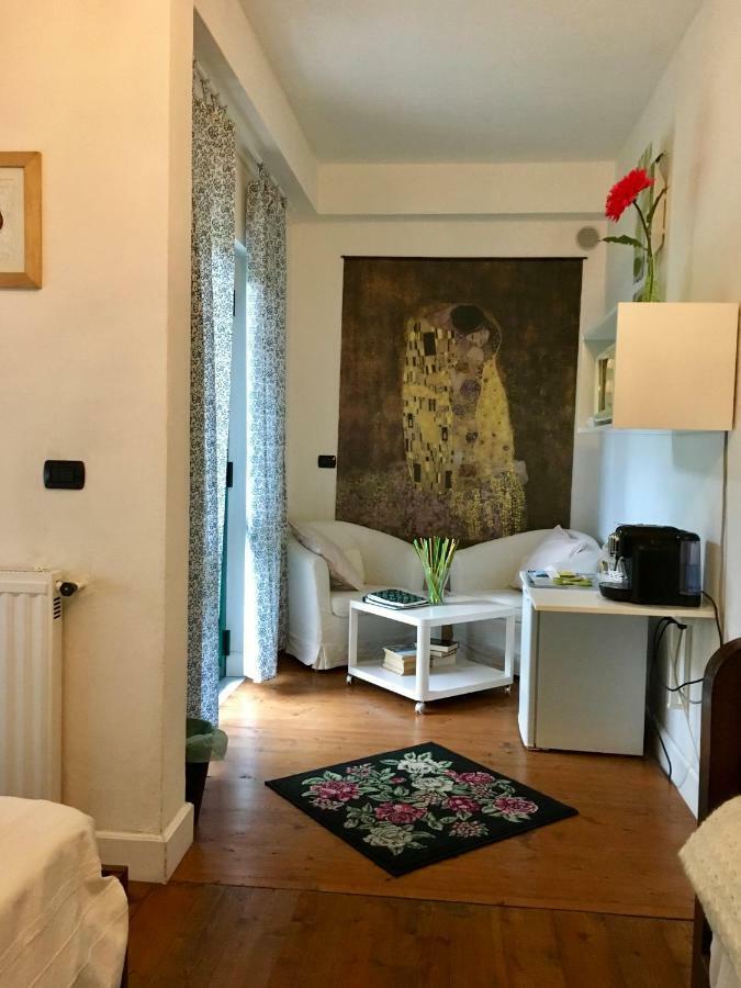Il Nido Della Rondine Bed & Breakfast Leivi Exterior photo